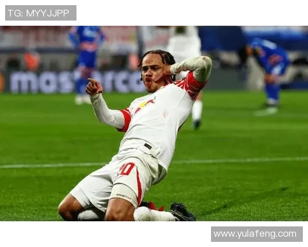 哈维西蒙斯的崛起与挑战：年轻天才如何在足球世界中书写传奇